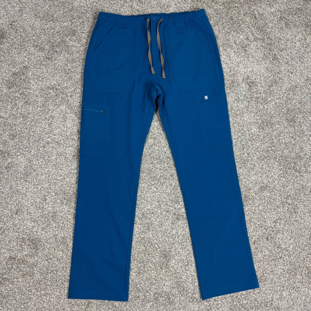 Figs Men's Cargo Pants in Blue